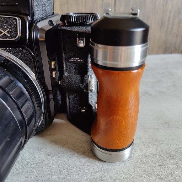 PENTAX 6X7 MEDIUM FORMAT CAMERA 120 FILM 2 LENSES, 2 VIEWFINDERS, AND MORE. MINT - Picture 2 of 12